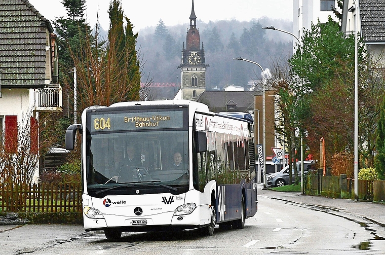 Strengelbacherinnen und Strengelbacher wollen nicht auf die Buslinie 604 verzichten.Bild: Janine Mueller