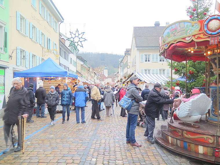 Einmal mehr ein Publikumsmagnet: Der Christkindli-Märt in Laufen. Fotos: Katharina Kilcher