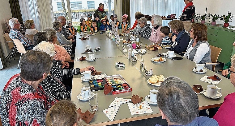 Für Abwechslung sorgt der Besuch des Kindergartens.Bild: zvg