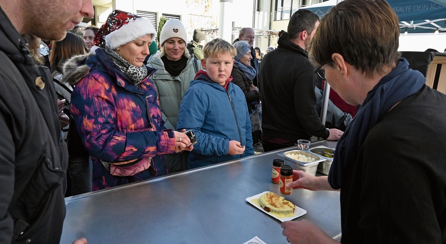 Die Chäsbrägu von der Spielgruppe Tännli waren gefragt. Die Chäsbrägu von der Spielgruppe Tännli waren gefragt.