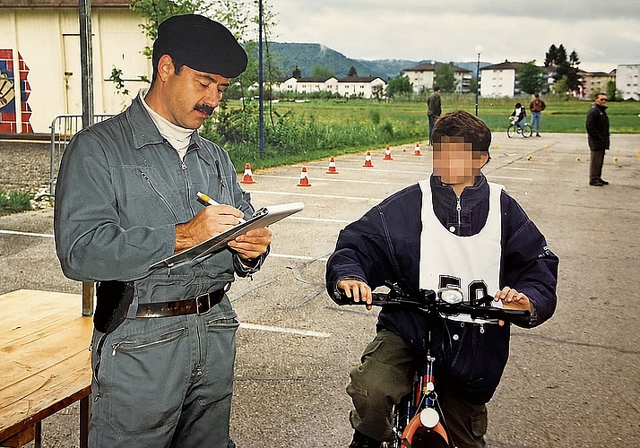 Stefan Wettstein im Einsatz während einer Veloprüfung Ende der Achtzigerjahre.Bild: zvg