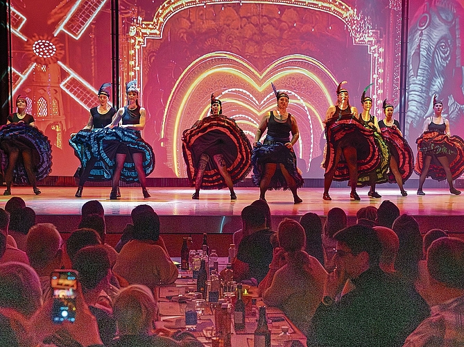 Ein Ausflug ins Moulin Rouge. Ein Ausflug ins Moulin Rouge.