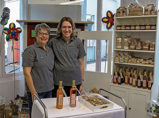 Charmant werden handgemachte Produkte angeboten. Charmant werden handgemachte Produkte angeboten.