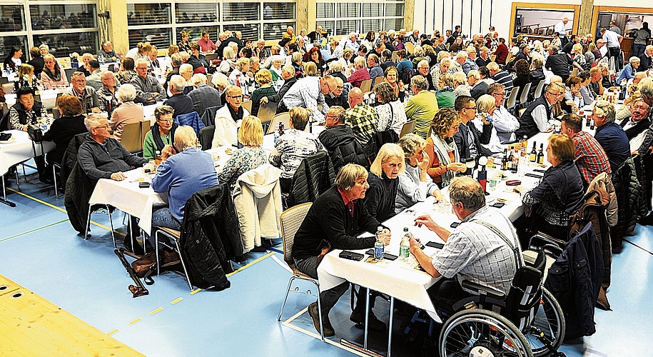 Fast volle Mehrzweckhalle: Der Anlass der Trachtengruppe war gut besucht. Fast volle Mehrzweckhalle: Der Anlass der Trachtengruppe war gut besucht.