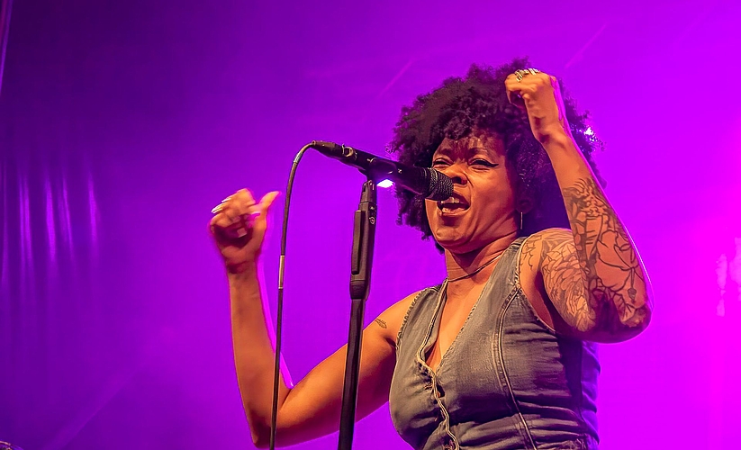 Nikki Hill - mehr Power und Stimmgewalt geht nicht. Sie riss als Schlussact die Bühne ab.Bilder: Regina und Patrick Lüthi Nikki Hill - mehr Power und Stimmgewalt geht nicht. Sie riss als Schlussact die Bühne ab.Bilder: Regina und Patrick Lüthi