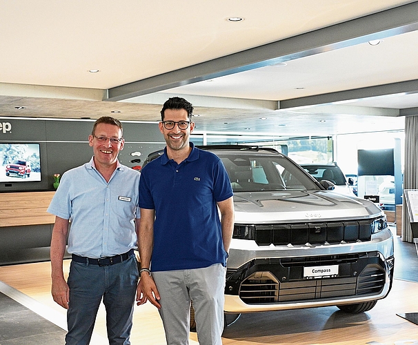 Geschäftsleiter Flavio Tornisello (rechts) und Verkaufsleiter Michael Vollmer präsentierten den neuen Jeep Compass.