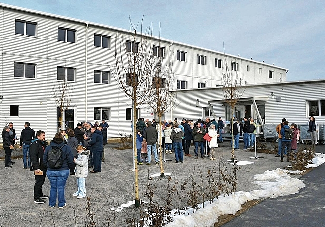 So präsentiert sich der Aussenbereich. Dahinter der Modulbau.Biod: Janine Müller