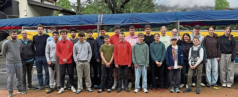 Während zehn Stunden sammeln rund 20 Juniorinnen und Junioren im Skiff, Doppelzweier und auf Ergometern möglichst viele Kilometer.Bild: zvg