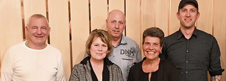 Der Vorstand des Gewerbevereins Vordemwald wurde für zwei weitere Jahre im Amt bestätigt (v.l.): Thomas Matter, Irene Clalüna, Andi Blaas, Urania Balatoni und Stephan Zimmerli.Bild: Thomas Fürst