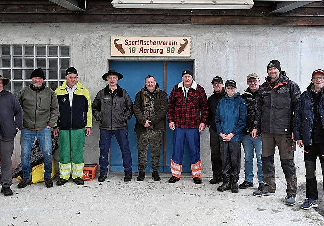 Die engagierten Fischer mit ihrem Gast, Reto Wittwer (links aussen).Bild: Thomas Fürst