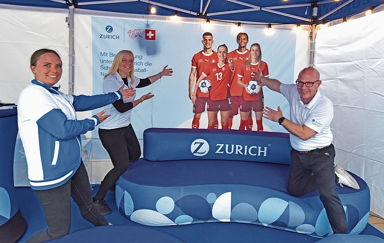Die Zurich Versicherung stellte zum WM-Start die Schweizer Fussballnati ins Zentrum. Die Zurich Versicherung stellte zum WM-Start die Schweizer Fussballnati ins Zentrum.
