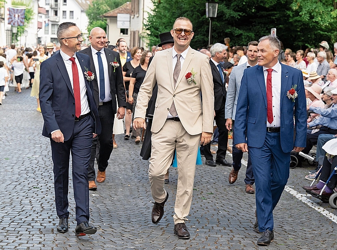 Stadtpräsident André Kirchhofer, Kinderfestredner Markus Papis und Kinderfestpräsident Lukas Fankhauser. Bild: ALEX SPICHALE Stadtpräsident André Kirchhofer, Kinderfestredner Markus Papis und Kinderfestpräsident Lukas Fankhauser. Bild: ALEX SPICHALE