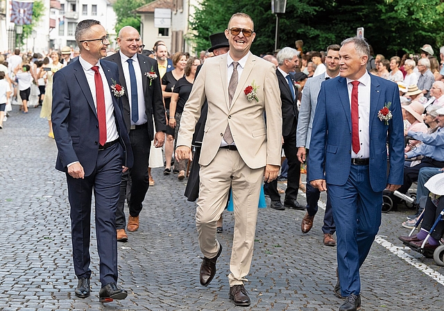Stadtpräsident André Kirchhofer, Kinderfestredner Markus Papis und Kinderfestpräsident Lukas Fankhauser. Bild: ALEX SPICHALE