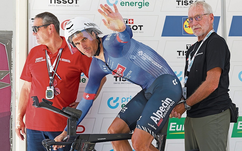 Der Schweizer Silvan Dillier grüsste am Start die Fans.Bilder: André Albrecht Der Schweizer Silvan Dillier grüsste am Start die Fans.Bilder: André Albrecht