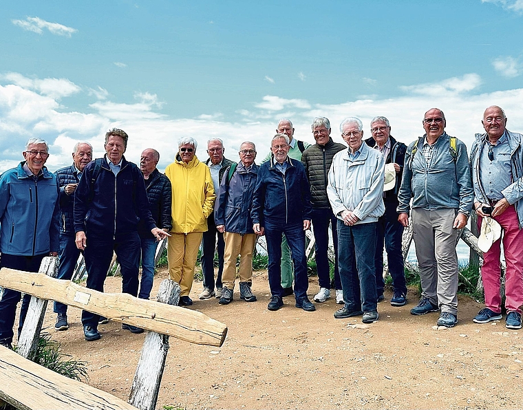 Die Männerriege Zofingen trotzte für das Gruppenfoto den kalten Temperaturen.Bild: zvg