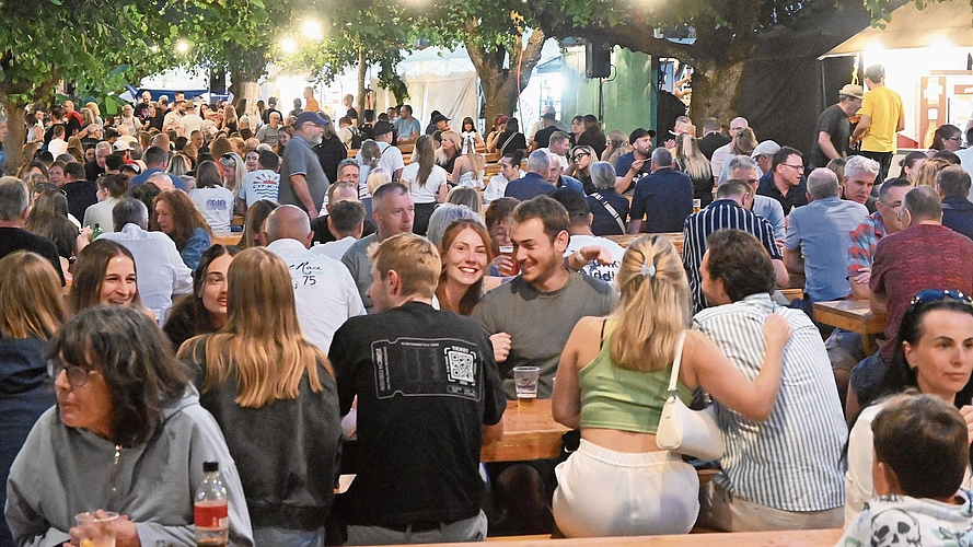 Gut gefüllt: Der Festplatz an der Aare. Gut gefüllt: Der Festplatz an der Aare.