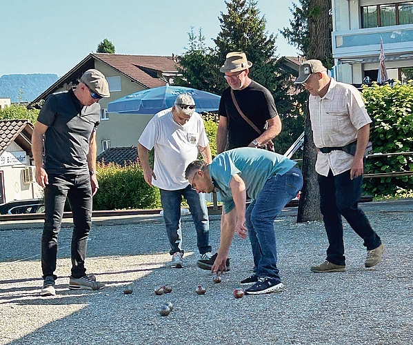 Das Gemeinderatsteam rund um Gemeindeammann Martin Portner (Zweiter von rechts).Bild: Werner Kurth