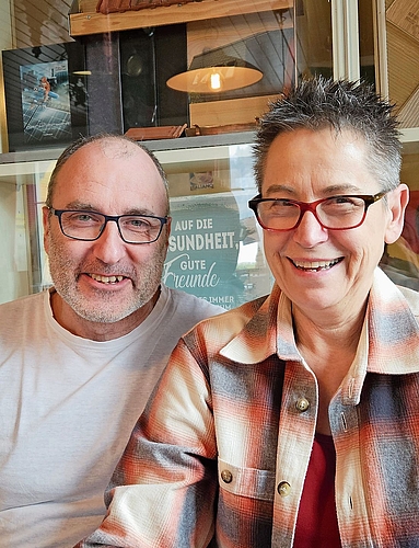 Das Wirtepaar Arno Weber und Sabine Enzle mag es im Januar fröhlich. Das Wirtepaar Arno Weber und Sabine Enzle mag es im Januar fröhlich.