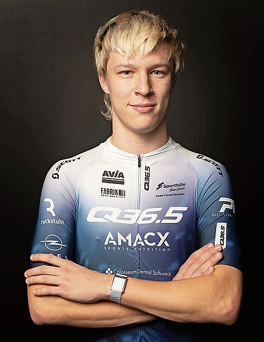 Jann Salm fährt im Team Q36.5-Amacx. 