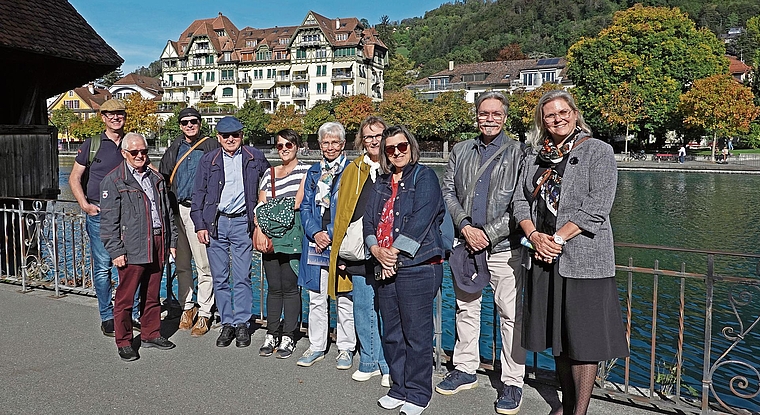 Nach einem Besuch auf einer der zahlreichen Restaurant-Terrassen in der Altstadt von Thun, trafen sich die Teilnehmer pünktlich am Bahnhof  für die Rückreise.Bild: Res Kaderli