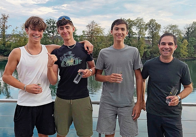 Das Siegerboot mit Nico Hubschmid, Luca Stornaiuolo, Jamie Kehrli und Manuel Bärtschi (von links).BILD: ZVG