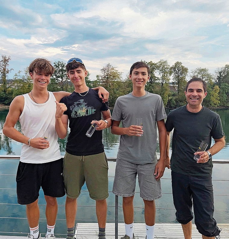 Das Siegerboot mit Nico Hubschmid, Luca Stornaiuolo, Jamie Kehrli und Manuel Bärtschi (von links).BILD: ZVG