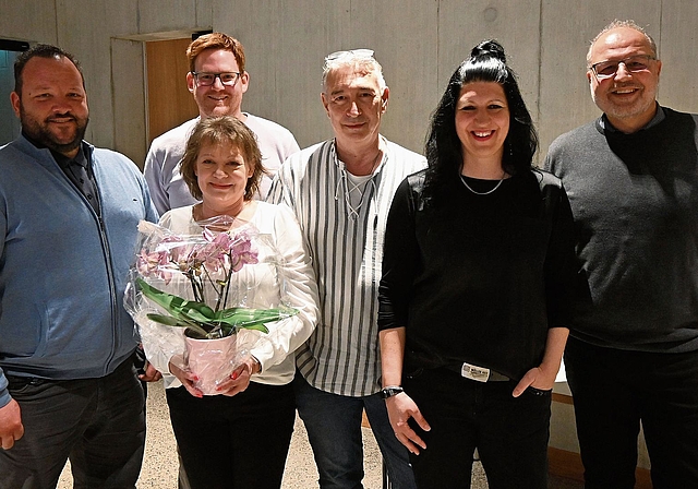 Der alte und neue Vorstand des Gewerbevereins Rothrist (v.l.): Andy Bühler, Thomas Werner  (neu), Mela und Mauro De Salvador sowie die neue Präsidentin Andrea Müller und ihr Vorgänger Kurt Moor. Es fehlt: Marianne Kamber.Bilder: thomas Fürst