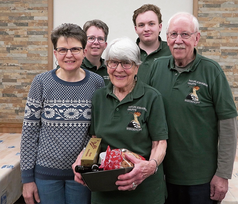 Die Kassiererin Luzia Vogel (neu), Nadine Bachmann (Präsidentin), Susanne Kaufmann (Ehrenmitglied), Beisitzer Lars Bachmann (neu) und Hans Gut (Aktuar).Bild: zvg