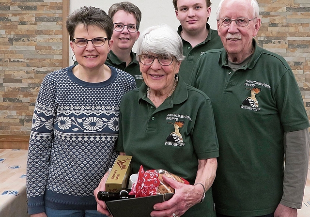 Die Kassiererin Luzia Vogel (neu), Nadine Bachmann (Präsidentin), Susanne Kaufmann (Ehrenmitglied), Beisitzer Lars Bachmann (neu) und Hans Gut (Aktuar).Bild: zvg