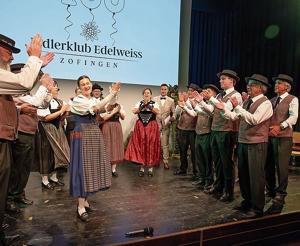 Auch Aufwärmen will gelernt sein und macht sichtlich Spass.Bilder: Patrick Lüthi Auch Aufwärmen will gelernt sein und macht sichtlich Spass.Bilder: Patrick Lüthi