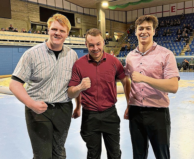 Schmid Justin, Kulmer Nick und Grob Enea (v. l.) zeigten einen engagierten Saisonauftakt und vertraten den Schwingklub Zofingen geschlossen und kämpferisch in der Saalsporthalle.BilD: Rolf Andres