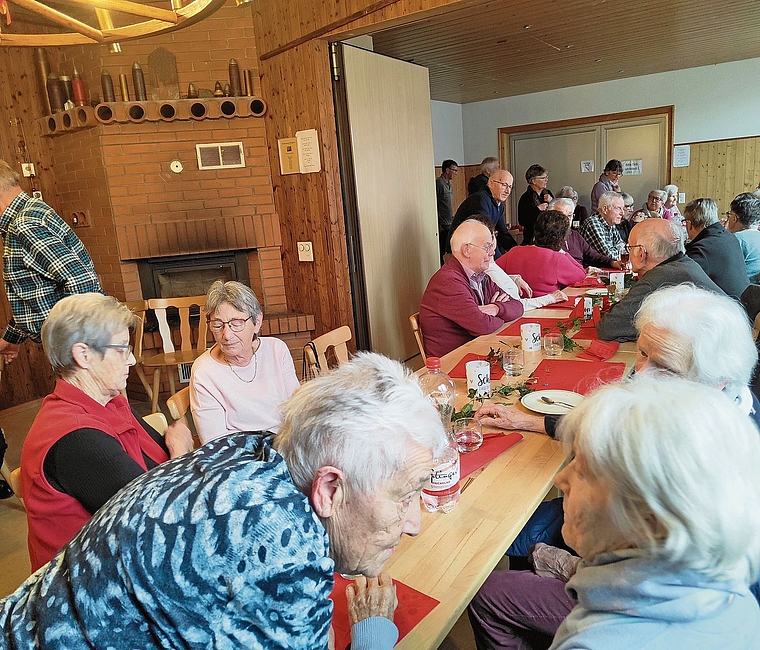 Die Senioren feiern den Jahresabschluss im Artilleriepavillon Dagmersellen.Bild: Zvg