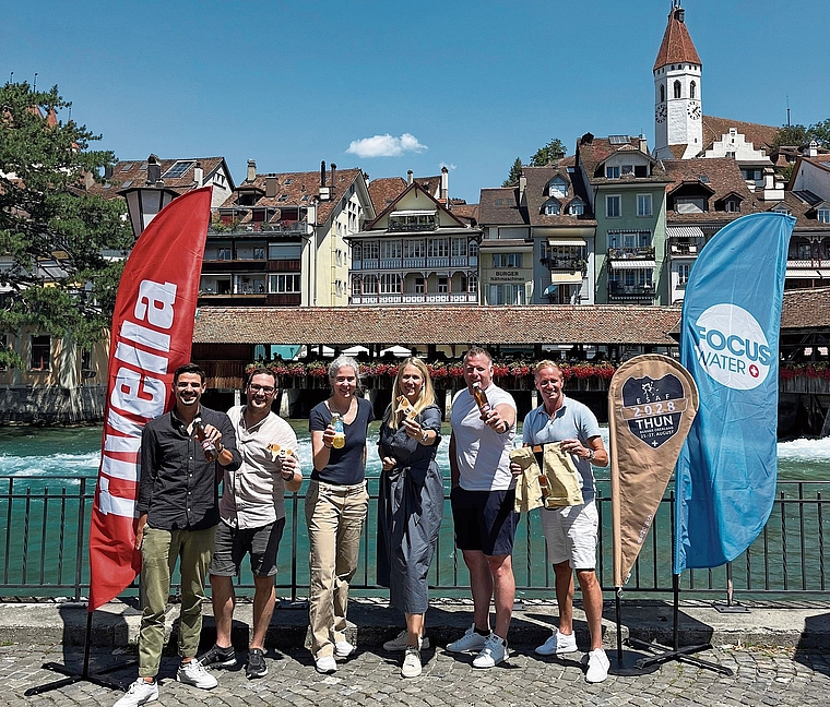 Gemeinsam wird auf die Kranzpartnerschaft angestossen.Bild: zvg