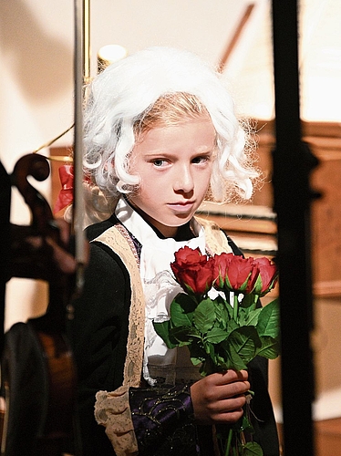 Der Aarburger Schüler Samuel Bitterli entzückte als kleiner Mozart die Anwesenden.
