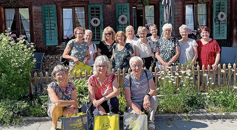 Das Einkaufs-Erlebnis zauberte den 13 Frauen ein Lächeln ins Gesicht.Bild: ZVG