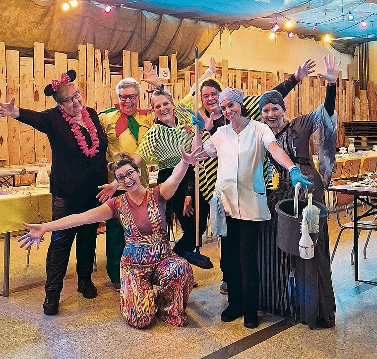 Vorfreude - die Helferinnen freuen sich auf die bevorstehenden Stunden.Bild: zvg