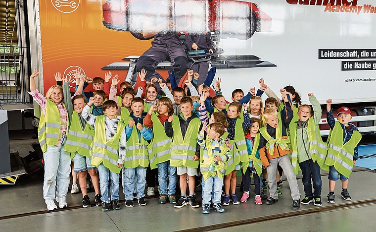 31 Kinder lernten bei Galliker viel zum Thema Verkehrssicherheit.Bild: zvg