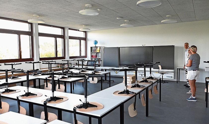 Moderne Schulräume warten auf die wissbegierigen Kinder. Moderne Schulräume warten auf die wissbegierigen Kinder.