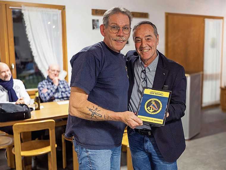 Neues Ehrenmitglied: Urs Wehrli (links) mit Präsident Michael Pagano.Bild: Patrik Ulmann