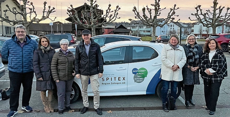 Der Vorstand des Gönnervereins (v.l.): Markus Wüthrich, Kathrin Jacober, Sonja Rüegger, Barbara Stocker Kalberer, Yvonne Meier, Karin Berglas mit Alexander Ammon, Geschäftsführer SRZ AG.Bild: zvg