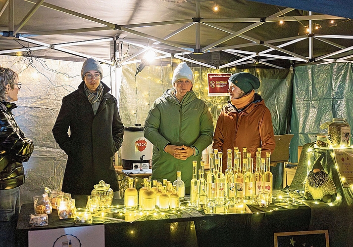 Schnaps statt Food Waste - mit tollem Ergebnis. Schnaps statt Food Waste - mit tollem Ergebnis.