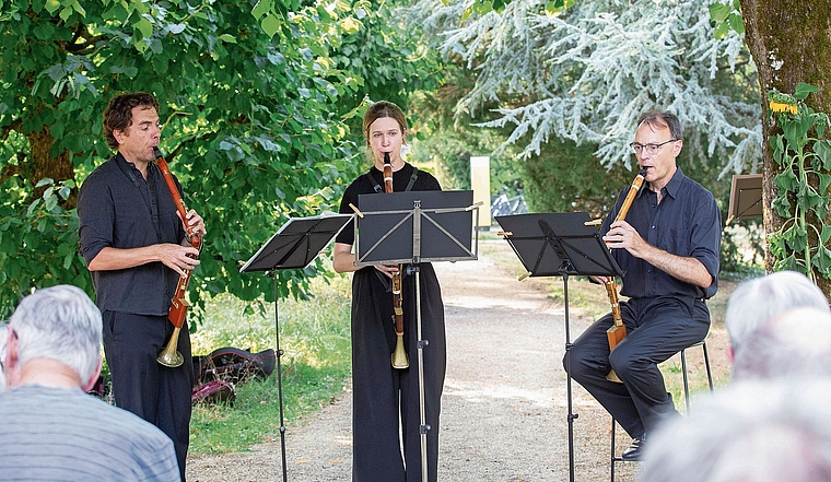 Etele Dosa, Anna Fronczak und Bernhard Röthlisberger (v.l.) mit den selten gespielten Bassetthörnern, welche Mozart liebte.Bild: heinz hug