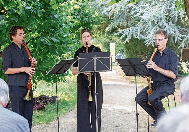 Etele Dosa, Anna Fronczak und Bernhard Röthlisberger (v.l.) mit den selten gespielten Bassetthörnern, welche Mozart liebte.Bild: heinz hug