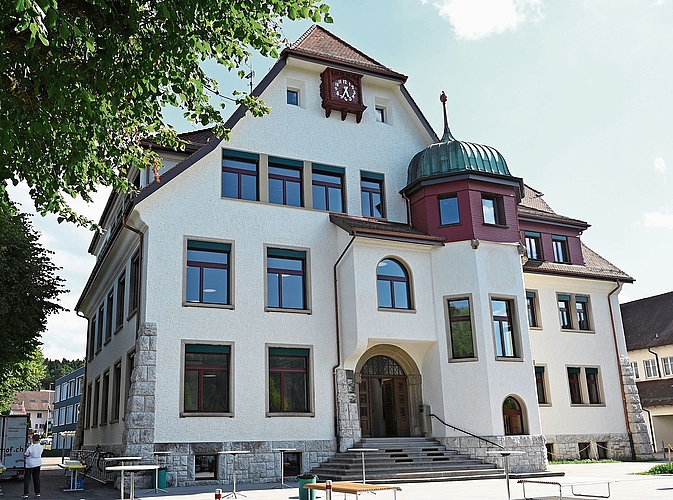 Das Schulhaus «Dörfli 1» hat viel von seinem ursprünglichen Charakter bewahrt.Bilder: Manuel Arnold Das Schulhaus «Dörfli 1» hat viel von seinem ursprünglichen Charakter bewahrt.Bilder: Manuel Arnold