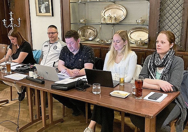 Der alte Vorstand ist auch der neue (v.l.): Michaela Fischer, Thomas Allemann, Christoph Müller (Präsident), Selina Balmer und Sandra Klaus. Es fehlt Marcel Gerber. Bild: Roland Woodtli