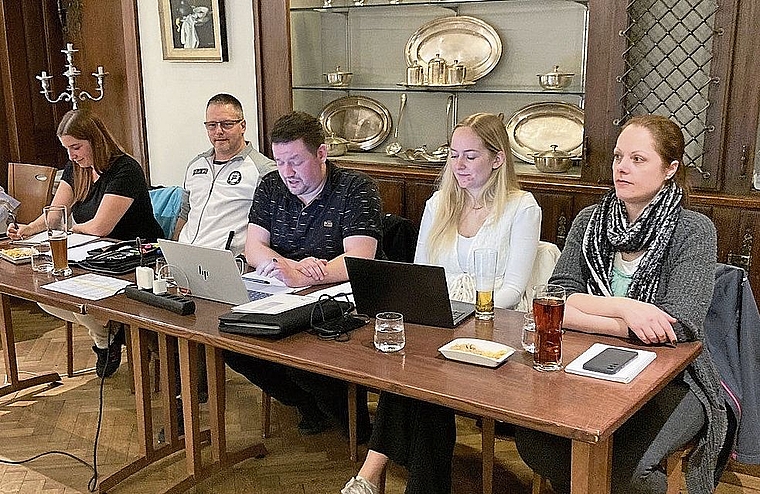 Der alte Vorstand ist auch der neue (v.l.): Michaela Fischer, Thomas Allemann, Christoph Müller (Präsident), Selina Balmer und Sandra Klaus. Es fehlt Marcel Gerber. Bild: Roland Woodtli