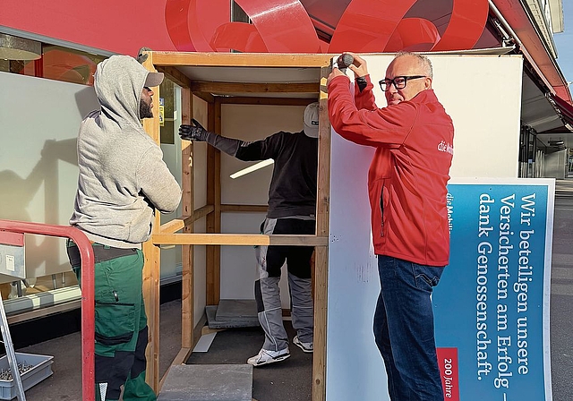 Generalagent Raphael Arn packt mit an.Bild: zvg