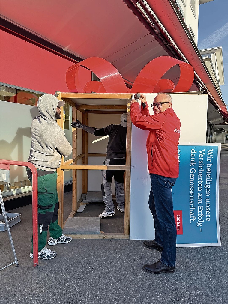 Generalagent Raphael Arn packt mit an.Bild: zvg