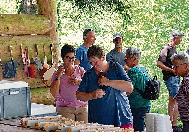 Die Ortsbürgerkommission spendierte ein herzhaftes Zvieri.