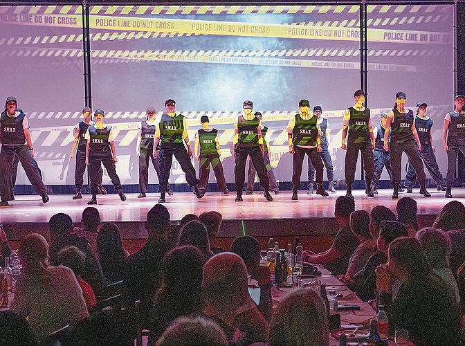 Die aktiven Brittnauer Damenturner kamen als Swat-Team. Die aktiven Brittnauer Damenturner kamen als Swat-Team.